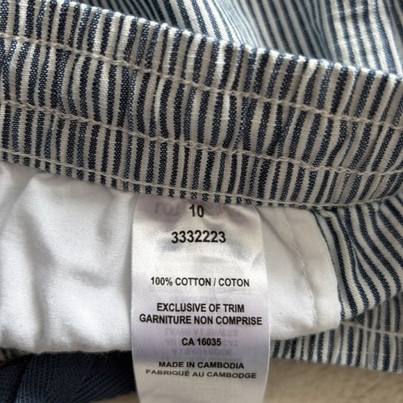 Nicole Miller Blue Pinstripe Cotton Shorts – Size 10 | Coastal Chic | - Picture 6 of 8